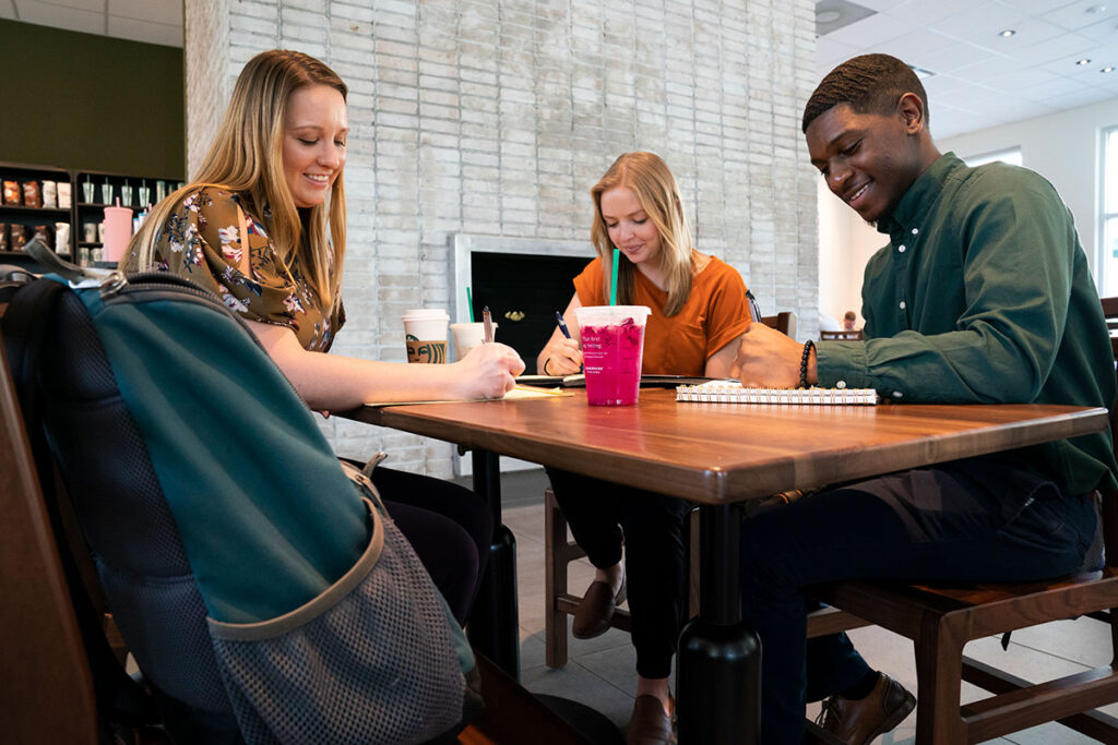 College Transfer Students studying in Starbucks at ɬ﷬